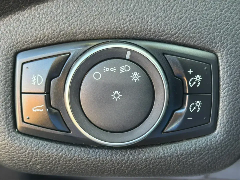 2018 Ford Escape SE 4WD (1FMCU9GD4JU) with an 1.5L L4 DOHC 16V engine, 6A transmission, located at 1951 S Dayton Lakeview Rd., New Carlisle, OH, 45344, (937) 908-9800, 39.890999, -84.050255 - Picture your next Ohio week looking easier: a confident commuter for I-70 runs, a comfortable family hauler for school drop-offs, and a ready-for-any-weather SUV for weekend trips out toward Springfield, Dayton, or a quick getaway to Buck Creek State Park. This 2018 Ford Escape SE 4WD fits that real- Photo#17