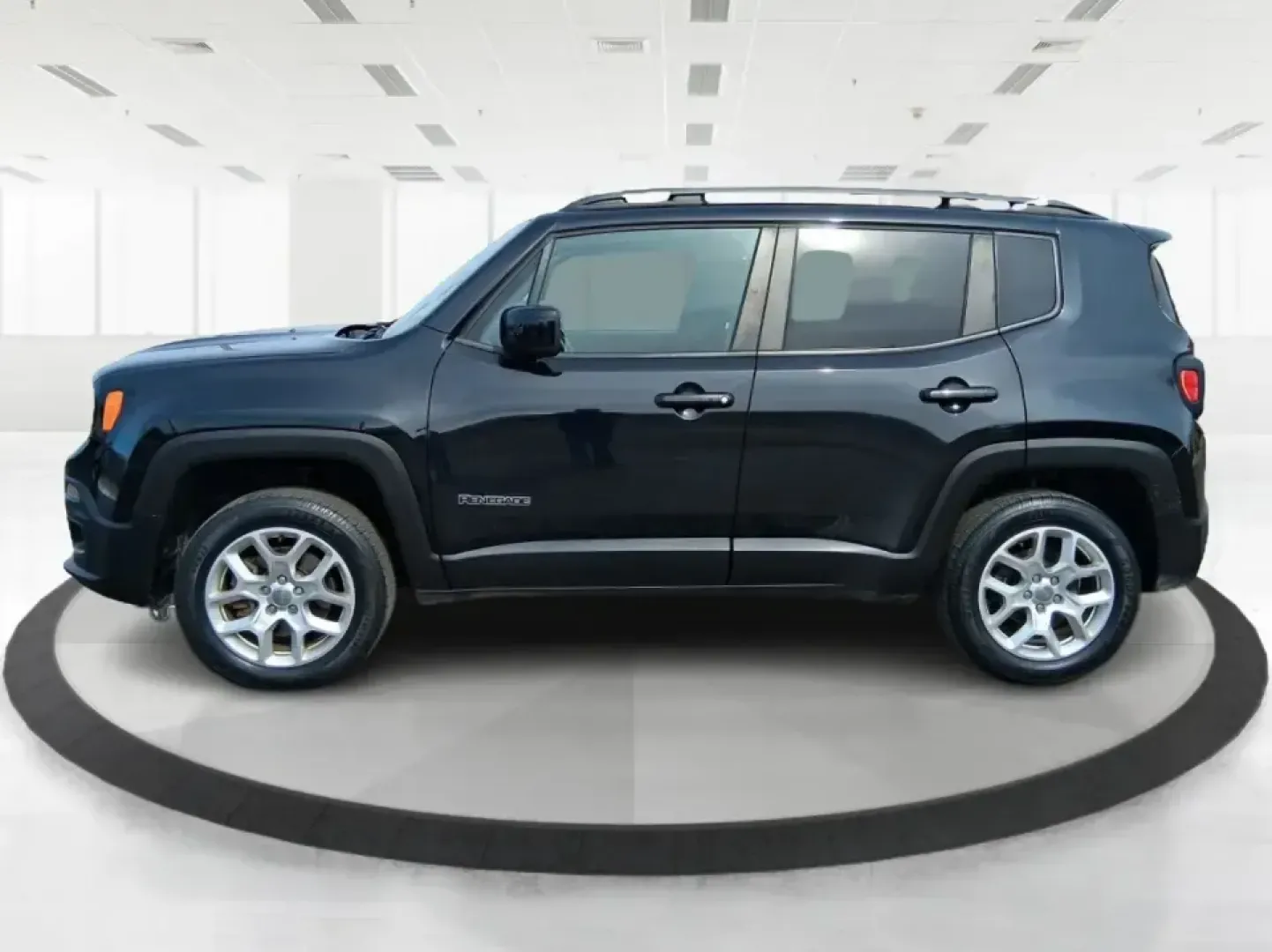 2017 Jeep Renegade Latitude 4x4 (ZACCJBBB3HP) with an 2.4L L4 DOHC 16V engine, 6M transmission, located at 8750 N County Rd 25A, Piqua, OH, 45356, (937) 908-9800, 40.164391, -84.232513 - Weekend adventures don't have to wait for perfect credit. If you want a compact SUV that's easy to park for daily errands, confident in Ohio weather, and ready for a quick getaway to Indian Lake or a scenic drive through Miami County backroads, this **2017 Jeep Renegade Latitude 4x4** is built for r - Photo#5