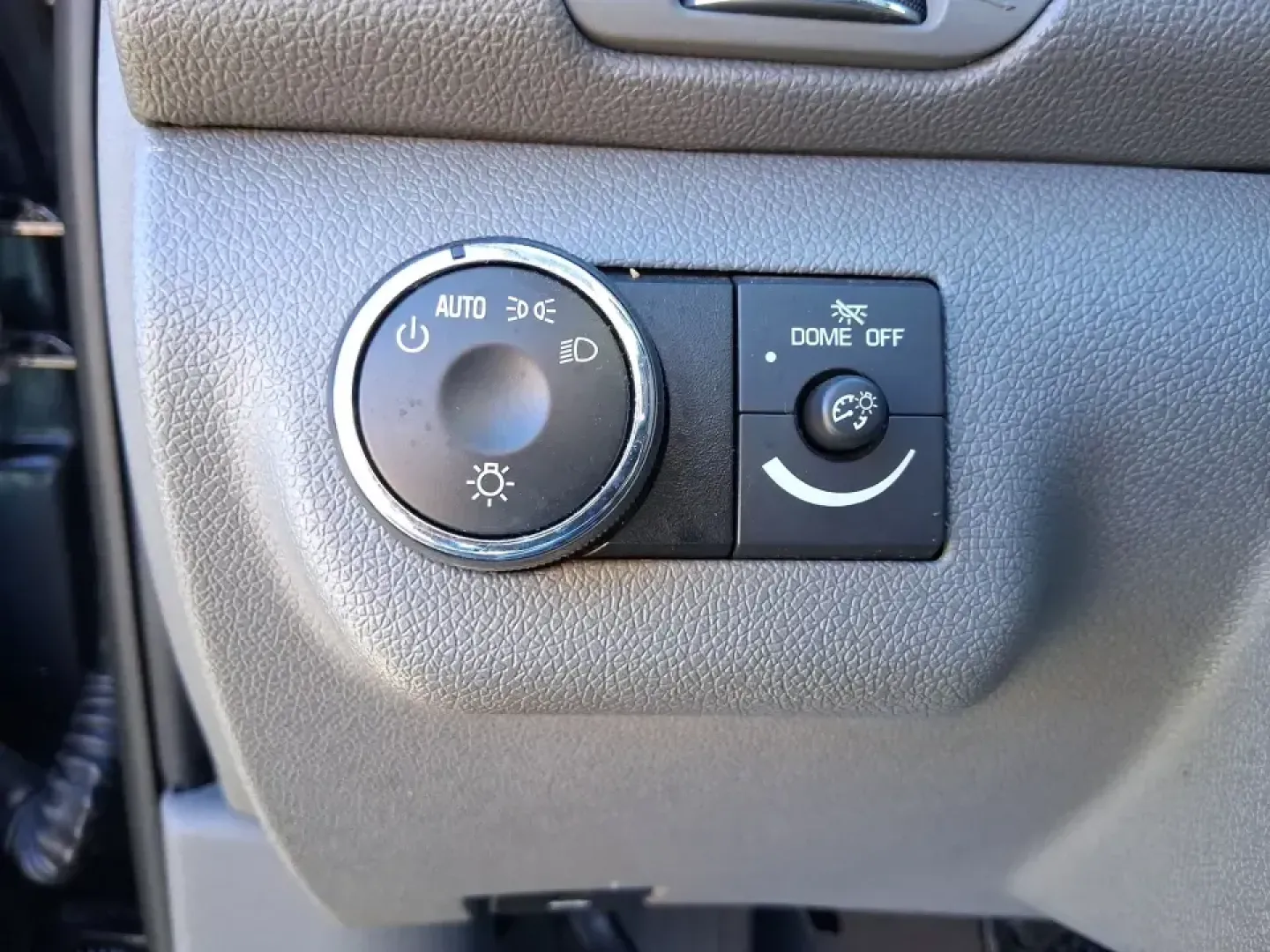 2016 Chevrolet Traverse LS (1GNKRFKDXGJ) with an 3.6L V-6 gasoline direct injection engine, 6A transmission, located at 401 Woodman Dr, Riverside, OH, 45431, (937) 908-9800, 39.760899, -84.123421 - Need one SUV that can handle school drop-offs, long commutes to Dayton, and weekend runs out toward John Bryan State Park without feeling cramped? This 2016 Chevrolet Traverse LS is built for real life-roomy seating for the whole crew, flexible cargo space for strollers or sports gear, and confident - Photo#16